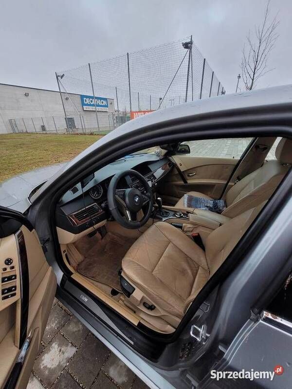 Srebrny Używany 2006 BMW 525 Sedan/Limuzyna | 13 999 zł - Obraz 1/4