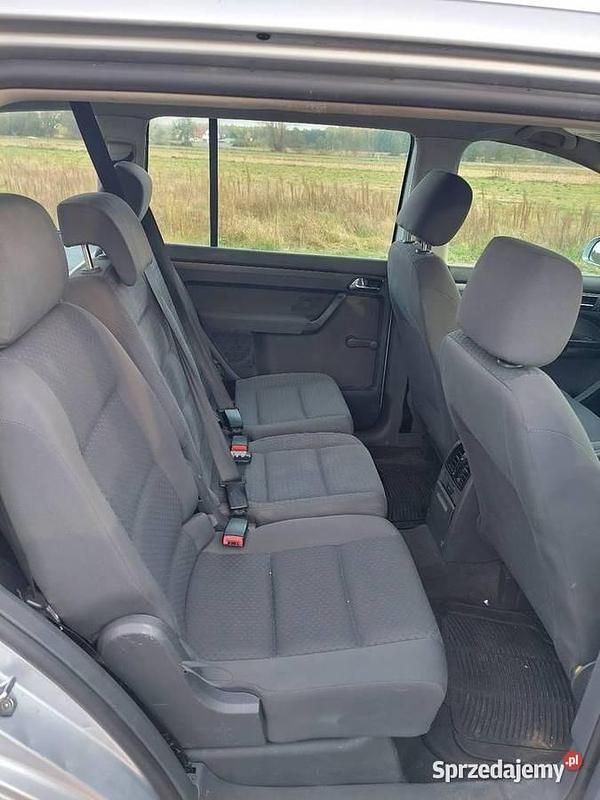 Używany VW Touran 2005 Srebrny Minivan