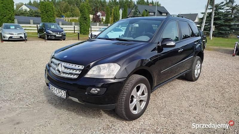 Czarny Używany 2006 Mercedes ML320 SUV | 33 900 zł - Obraz 1/4