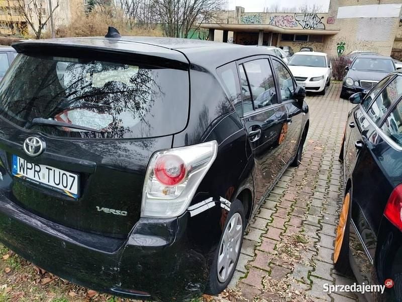 Czarny Używany 2009 Toyota Verso Minivan | 10 500 zł (Super Cena) - Obraz 1/3