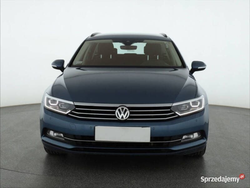 Niebieski Używany 2018 VW Passat Kombi | 58 999 zł (Uczciwa cena) - Obraz 1/4