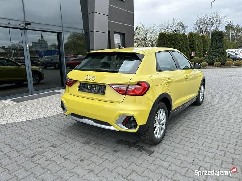 Używany Audi A1 S-Line 95 KM (69 kW) 2022 Żółty Hatchback