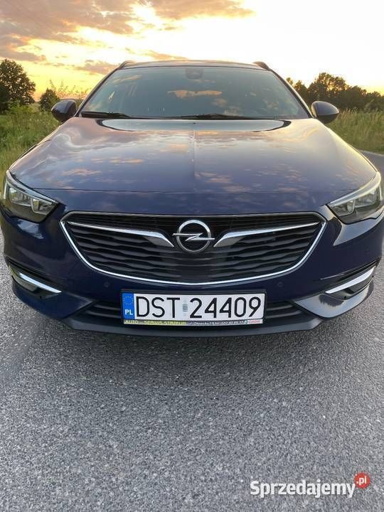 Granatowy Używany 2017 Opel Insignia Kombi | 47 900 zł (Uczciwa cena) - Obraz 1/4