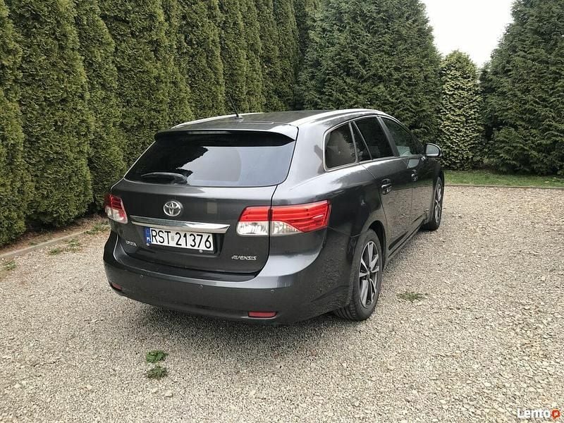 Używany Toyota Avensis 147 KM (108 kW) 2014 Inny kolor Kombi