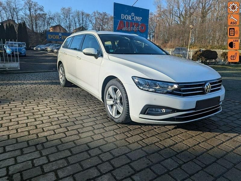 Biały Używany 2019 VW Passat Kombi | 75 000 zł (Uczciwa cena) - Obraz 1/4