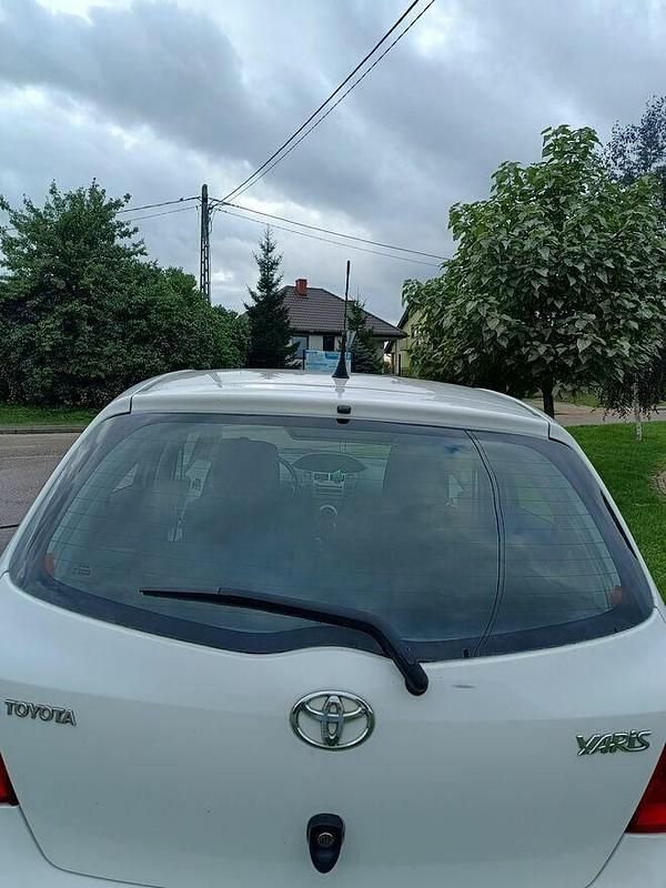 Biały Używany 2009 Toyota Yaris Hatchback | 5000 zł - Obraz 1/4