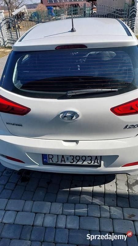 Używany Hyundai i20 2017 Biały Hatchback