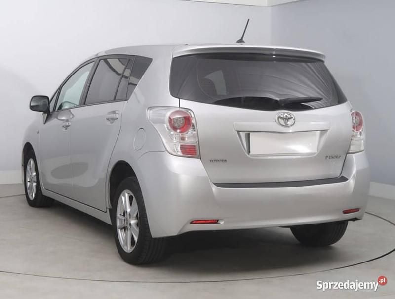 Używany Toyota Verso 2010 Srebrny Minivan