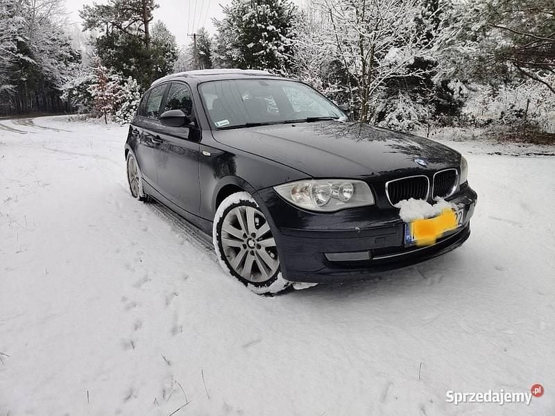 Czarny Używany 2006 BMW 118 Hatchback | 15 000 zł (Uczciwa cena) - Obraz 1/4