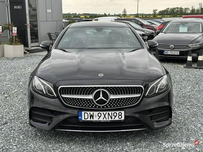 Czarny (metalik) Używany 2017 Mercedes E220 Coupe | 102 900 zł (Uczciwa cena) - Obraz 1/4