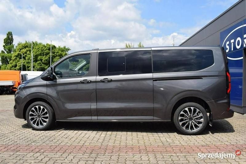 Szary Nowe 2025 Ford Tourneo Custom Titanium X Sedan/Limuzyna | 303 100 zł (Uczciwa cena) - Obraz 1/4