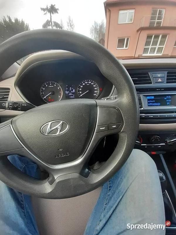 Używany Hyundai i20 2017 Czerwony Hatchback