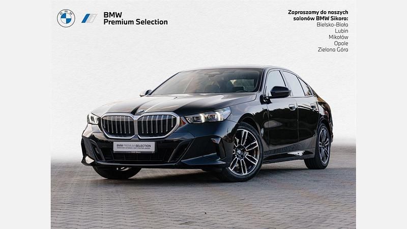 Czarny szafir metalizowany Używany 2024 BMW 520 Comfort Edition Sedan/Limuzyna | 229 900 zł (Super Cena) - Obraz 1/3