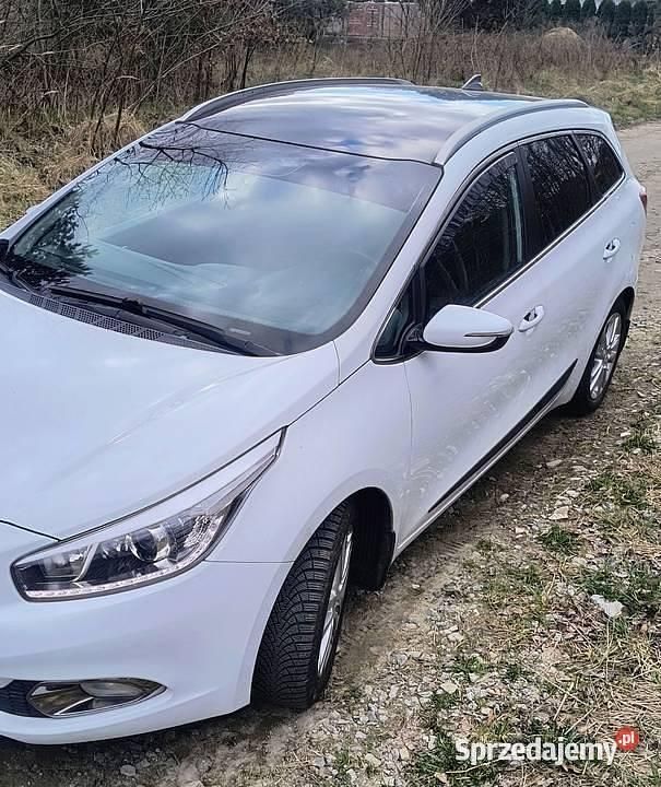 Biały Używany 2014 Kia Ceed 2 Kombi | 25 999 zł (Dobra cena) - Obraz 1/4