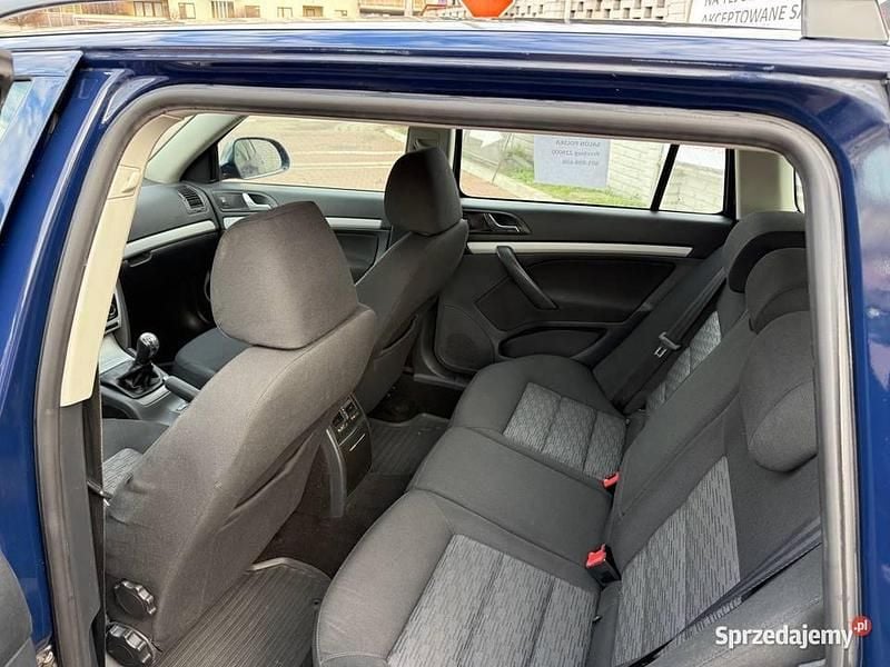 Używany Skoda Octavia 105 KM (77 kW) 2011 Granatowy Kombi