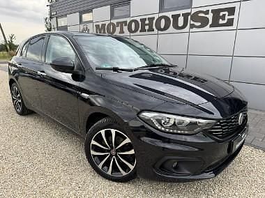 Czarny Używany 2016 Fiat Tipo Lounge Hatchback | 46 900 zł (Uczciwa cena) - Obraz 1/4
