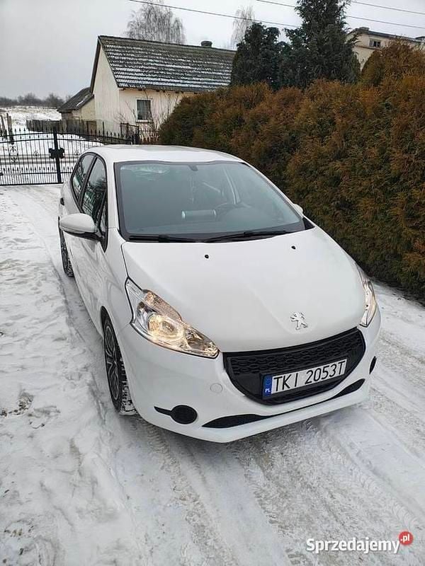 Biały Używany 2012 Peugeot 208 Hatchback | 16 000 zł - Obraz 1/4