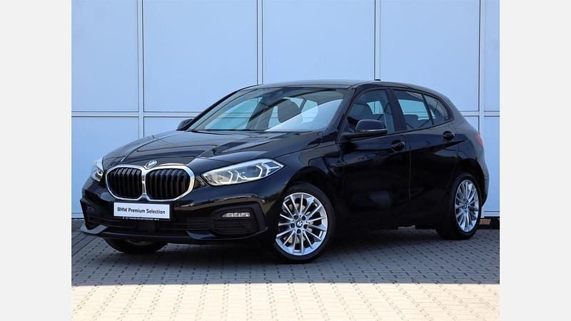 Czarny szafir metalizowany Używany 2021 BMW 118 Advantage Hatchback | 89 900 zł (Uczciwa cena) - Obraz 1/3