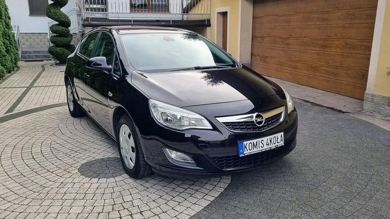 Czarny (metalik) Używany 2010 Opel Astra Hatchback | 19 900 zł (Dobra cena) - Obraz 1/4