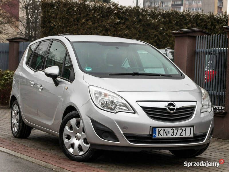 Srebrny Używany 2010 Opel Meriva Minivan | 18 500 zł (Uczciwa cena) - Obraz 1/4
