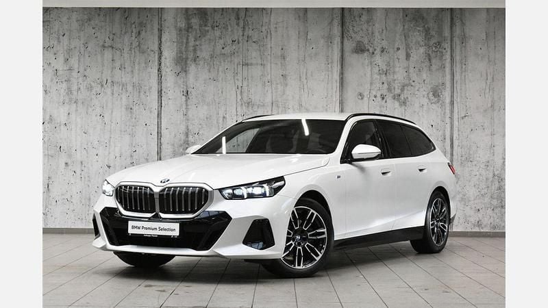 Biel mineralna metalizowany Używany 2025 BMW 520 Shadowline Kombi | 259 700 zł (Super Cena) - Obraz 1/3
