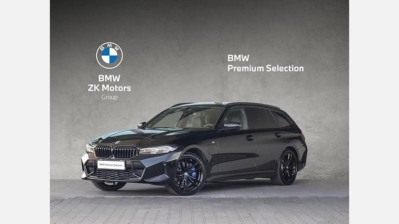 Używany BMW 330e Comfort Edition 292 KM (214 kW) 2023 Black sapphire metallic metalizowany Kombi