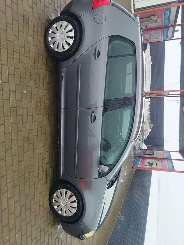 Używany VW Golf IV 2005 Szary Sedan/Limuzyna