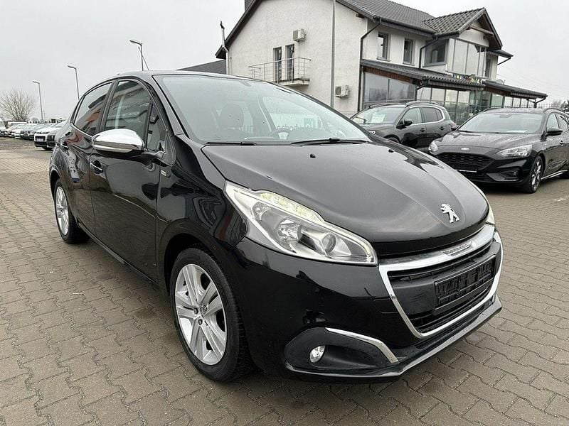 Używany Peugeot 208 82 KM (60 kW) 2015 Czarny (metalik) Hatchback