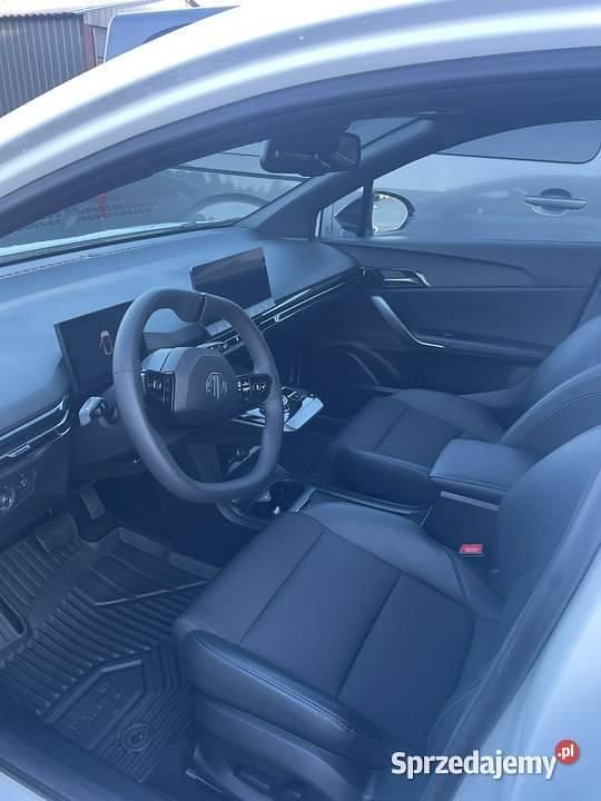 Używany MG MG4 EV Luxury 2023 Biały Hatchback