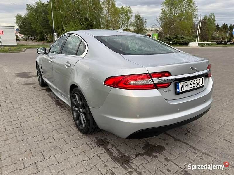 Używany Jaguar XF 2013 Srebrny Sedan/Limuzyna