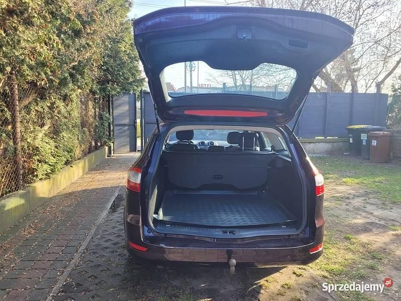 Używany Ford Mondeo 2010 Wiśniowy Kombi