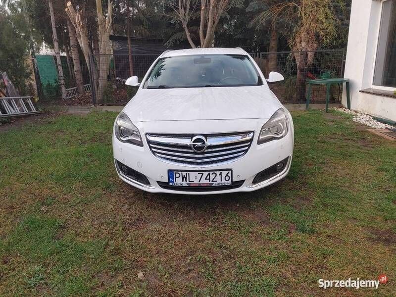 Używany Opel Insignia Edition 170 KM (125 kW) 2014 Biały Kombi