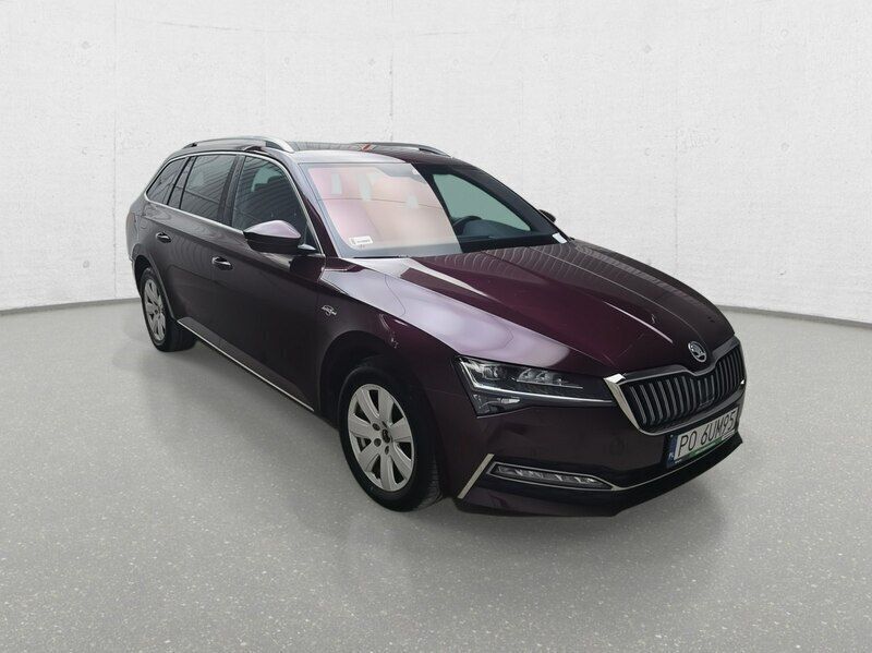 Fioletowy Używany 2021 Skoda Superb Kombi | 103 300 zł (Uczciwa cena) - Obraz 1/4