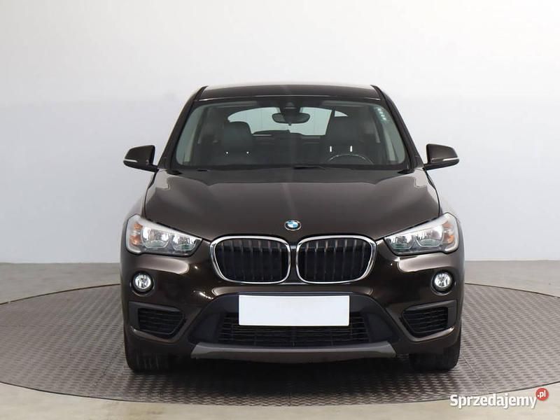 Brązowy Używany 2016 BMW X1 SUV | 55 999 zł (Uczciwa cena) - Obraz 1/4