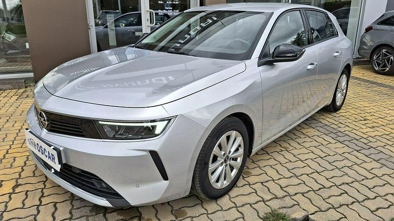 Używany Opel Astra 130 KM (95 kW) 2022 Srebrny Hatchback