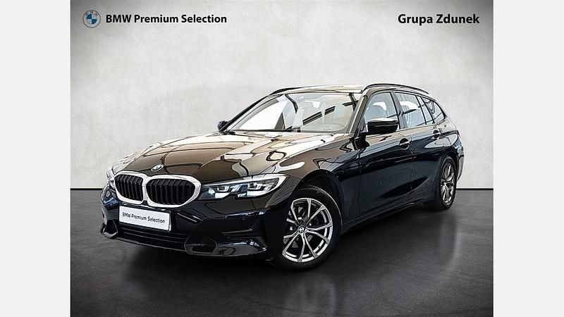 Czarny Używany 2021 BMW 320 Shadowline Kombi | 134 900 zł (Dobra cena) - Obraz 1/3