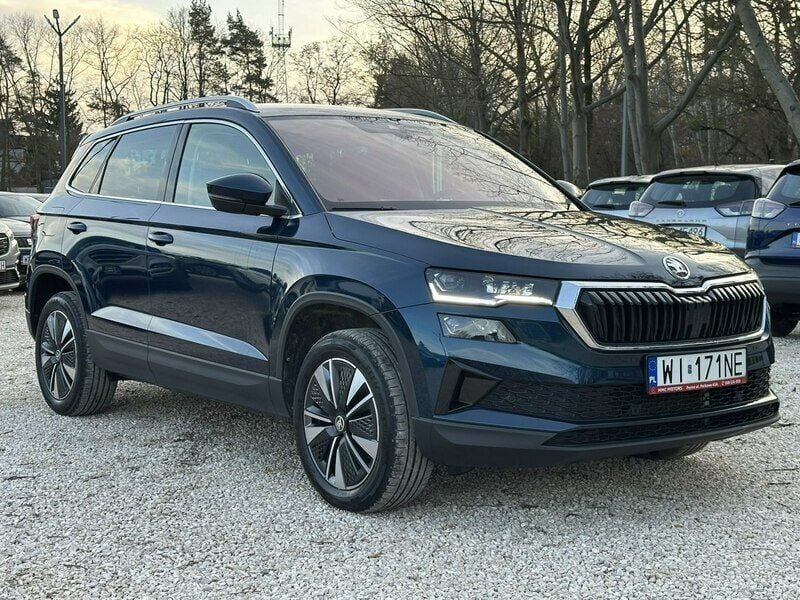 Niebieski (metalik) Używany 2023 Skoda Karoq SUV | 132 800 zł (Dość drogi) - Obraz 1/3