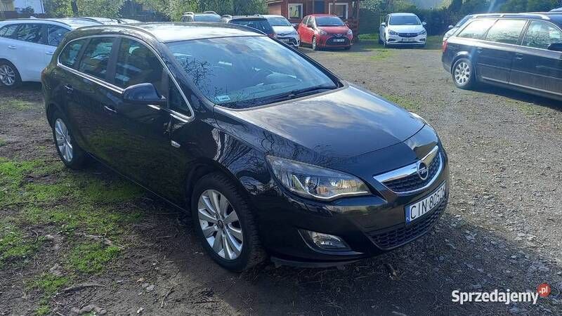 Czarny Używany 2012 Opel Astra Cosmo Sedan/Limuzyna | 21 900 zł (Uczciwa cena) - Obraz 1/4