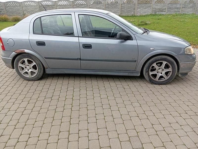 Srebrny Używany 2004 Opel Astra Hatchback | 4000 zł (Dobra cena) - Obraz 1/4