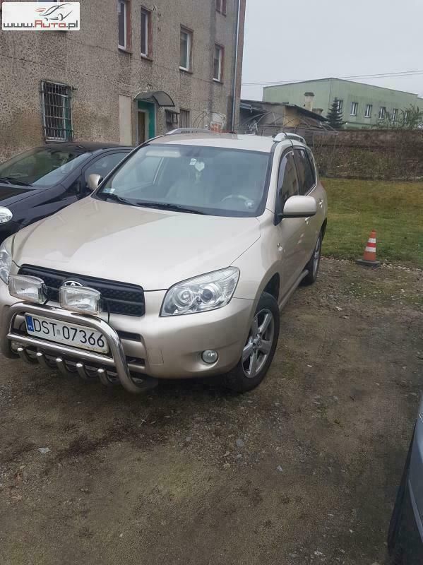 Używany Toyota RAV4 136 KM (100 kW) 2007 Złoty (metalik) SUV