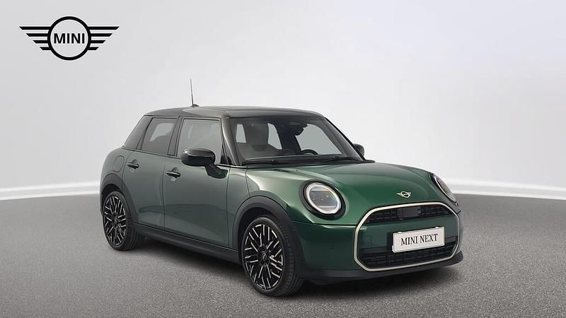 British racing green iv metalizowany Używany 2024 Mini Cooper Hatchback | 134 900 zł (Uczciwa cena) - Obraz 1/4