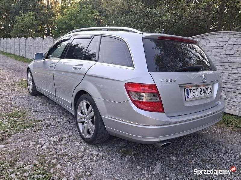 Używany Mercedes C220 170 KM (125 kW) 2010 Srebrny Kombi