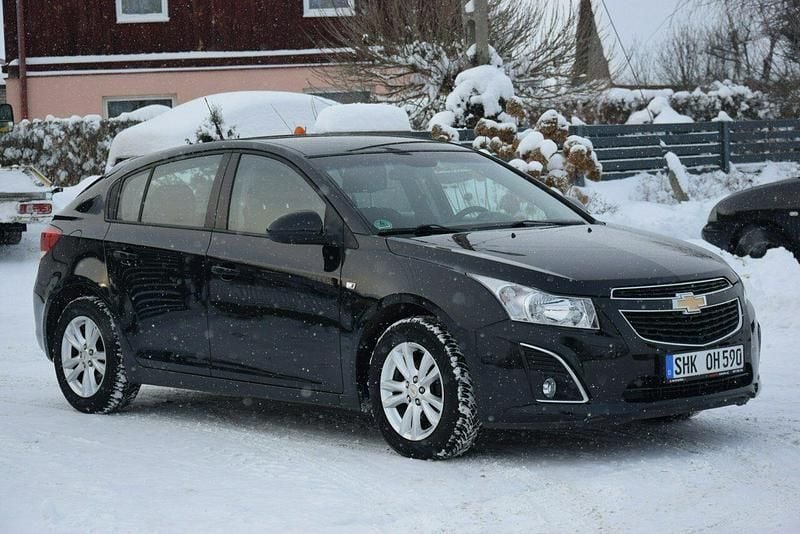 Czarny Używany 2013 Chevrolet Cruze Hatchback | 23 900 zł - Obraz 1/4
