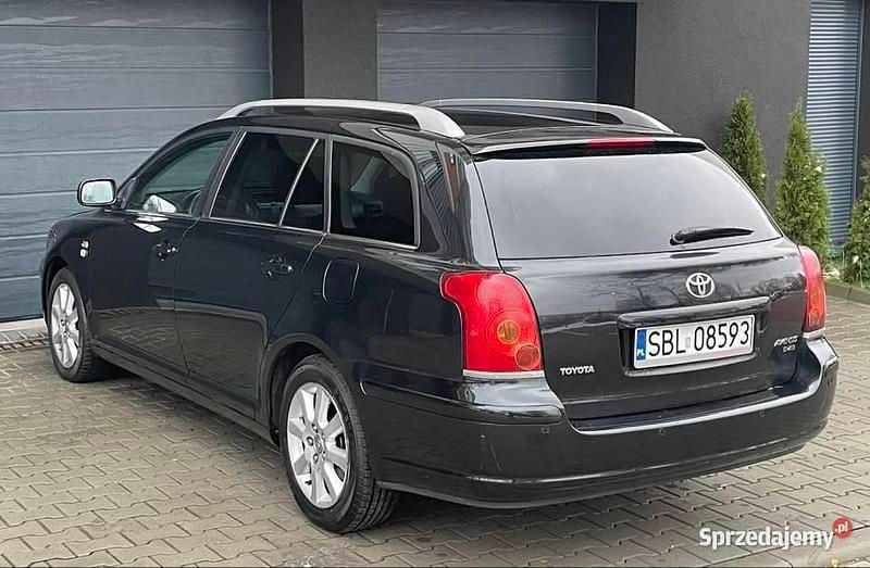 Czarny Używany 2006 Toyota Avensis Kombi | 6400 zł (Dobra cena) - Obraz 1/4
