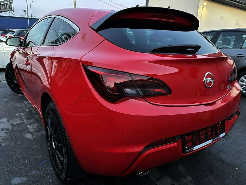 Używany Opel Astra GTC OPC 2015 Czerwony Coupe