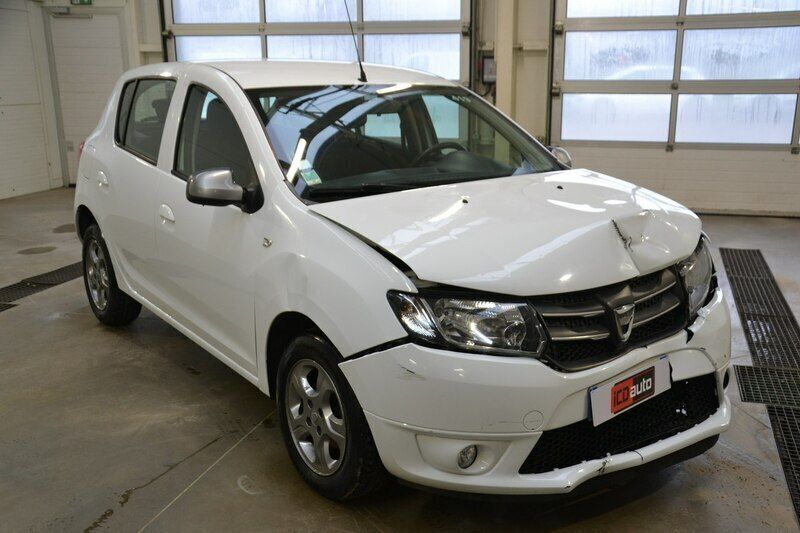Biały Używany 2015 Dacia Sandero Hatchback | 8800 zł - Obraz 1/4