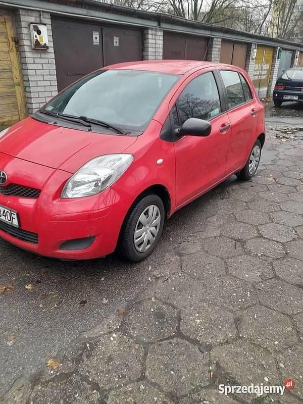 Używany Toyota Yaris 2010 Czerwony Hatchback