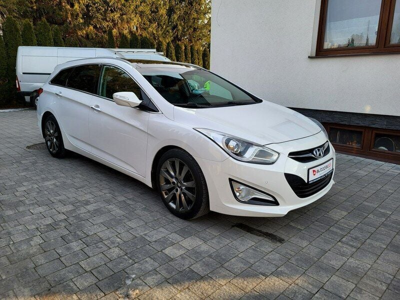 Używany Hyundai i40 116 KM (85 kW) 2013 Biały (metalik, perła) Kombi