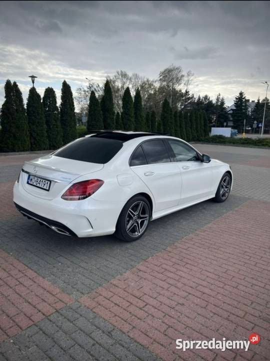 Używany Mercedes C300 AMG line 255 KM (187 kW) 2019 Biały Sedan/Limuzyna