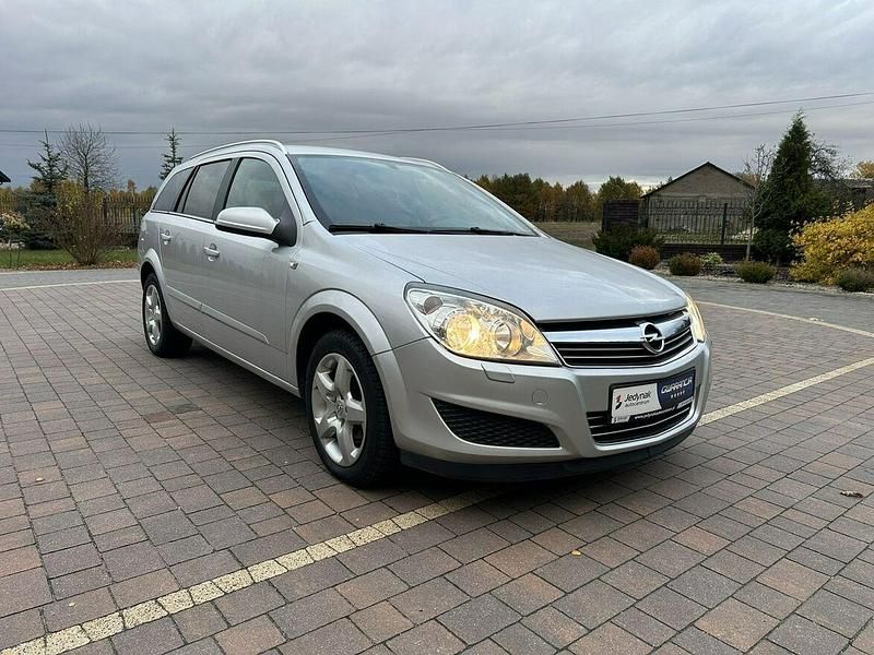 Srebrny (metalik) Używany 2009 Opel Astra Sedan/Limuzyna | 10 700 zł (Uczciwa cena) - Obraz 1/4